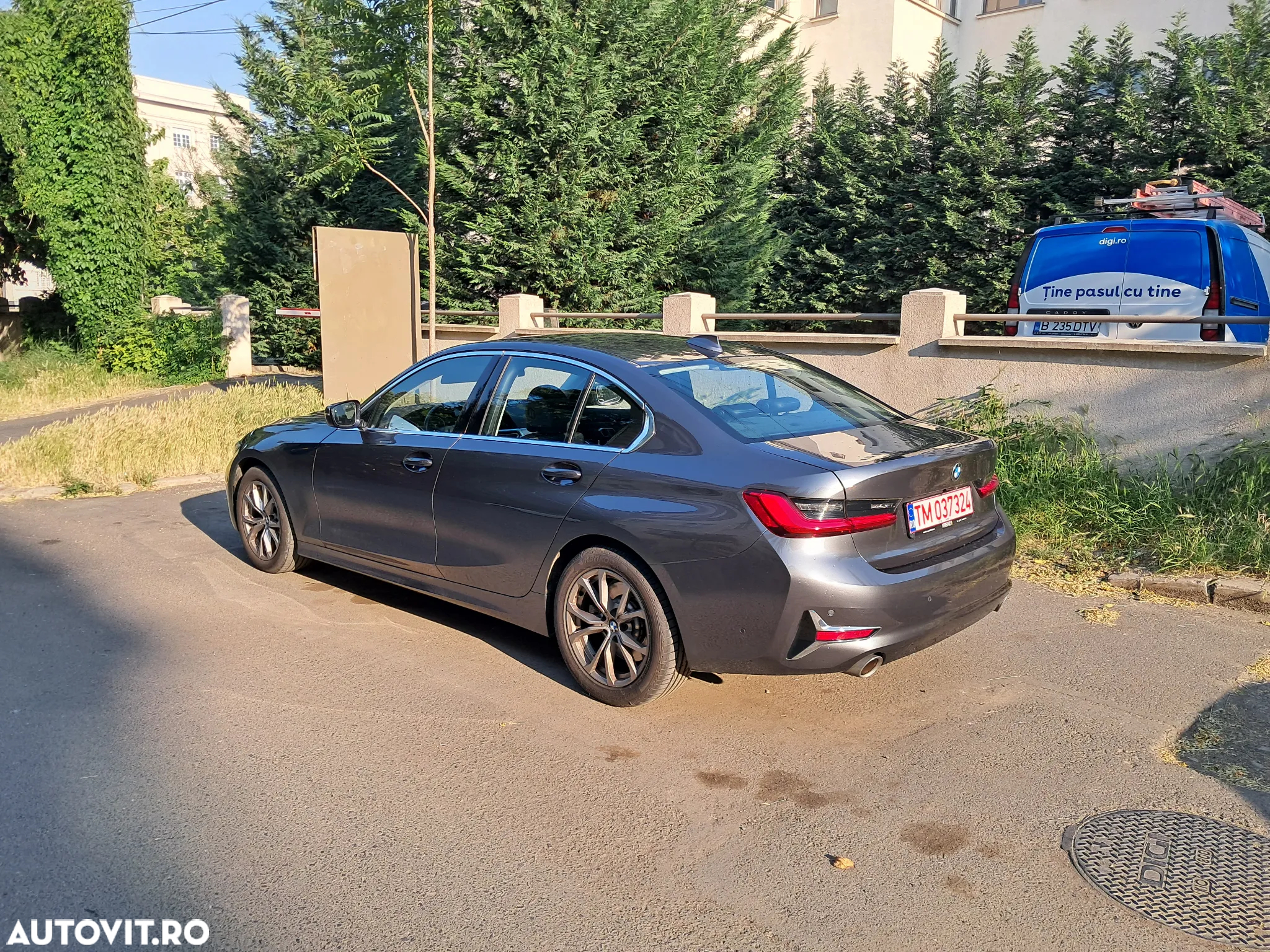 BMW Seria 3 330i Aut. Luxury Line - 29