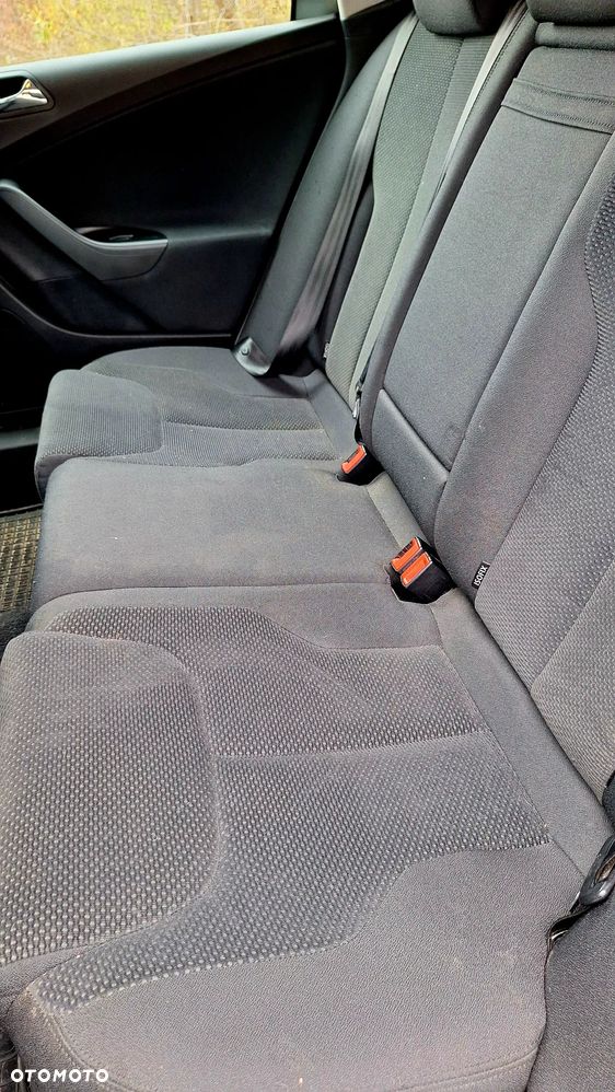 Volkswagen Passat 2.0 TDI Comfortline - 28