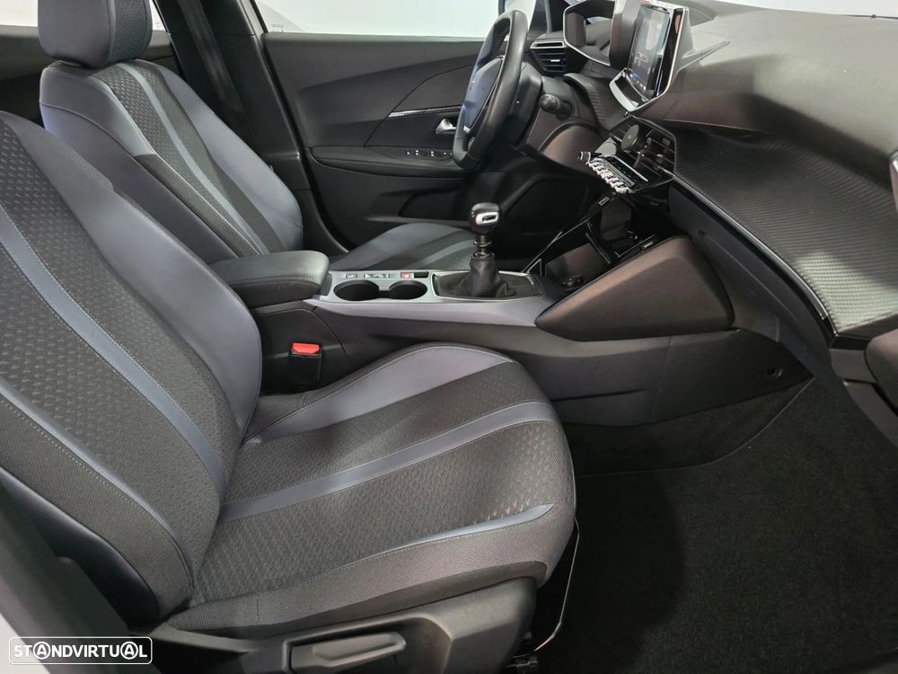 Peugeot 2008 1.2 PureTech Allure - 22