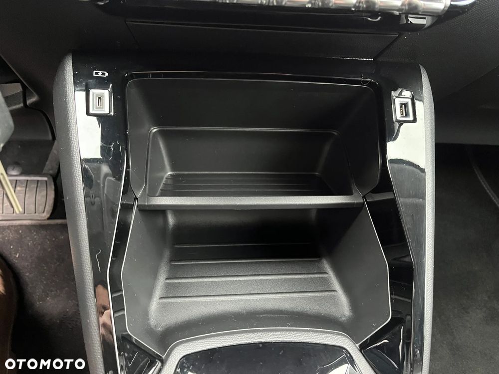 Peugeot 208 PureTech 100 EAT8 Allure - 28