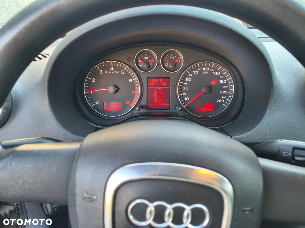 Audi A3 3-drzwiowe 1.6 Ambition - 10