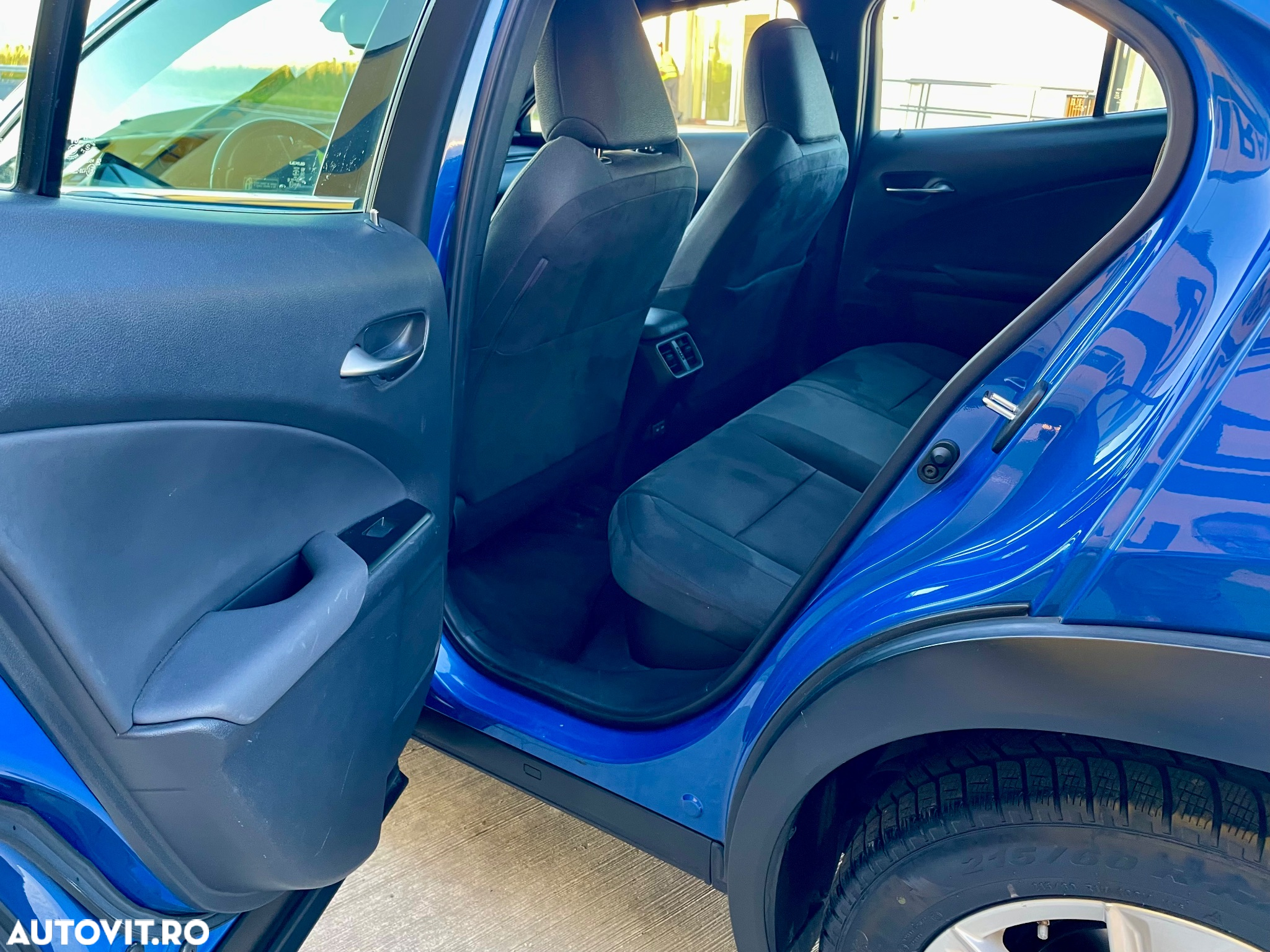 Lexus UX 250h Business Edition - 8