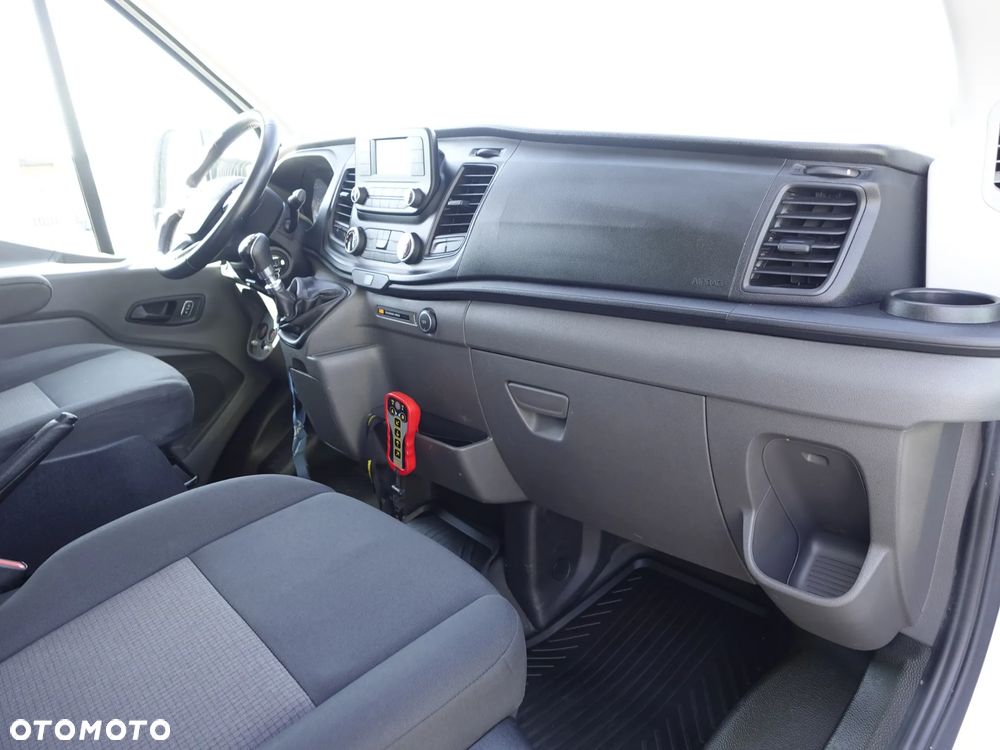 Ford Transit - Kontener z windą - 27