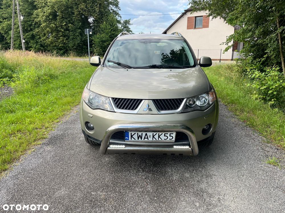 Mitsubishi Outlander 2.0 DID Instyle NAVI - 2