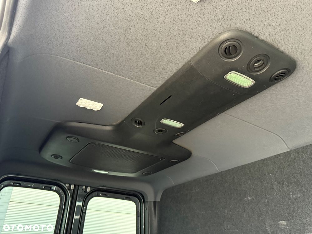 Mercedes-Benz Sprinter - 17
