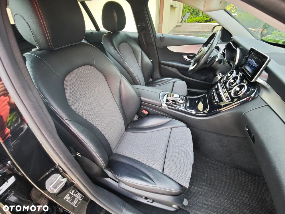 Mercedes-Benz Klasa C 180 9G-TRONIC - 32