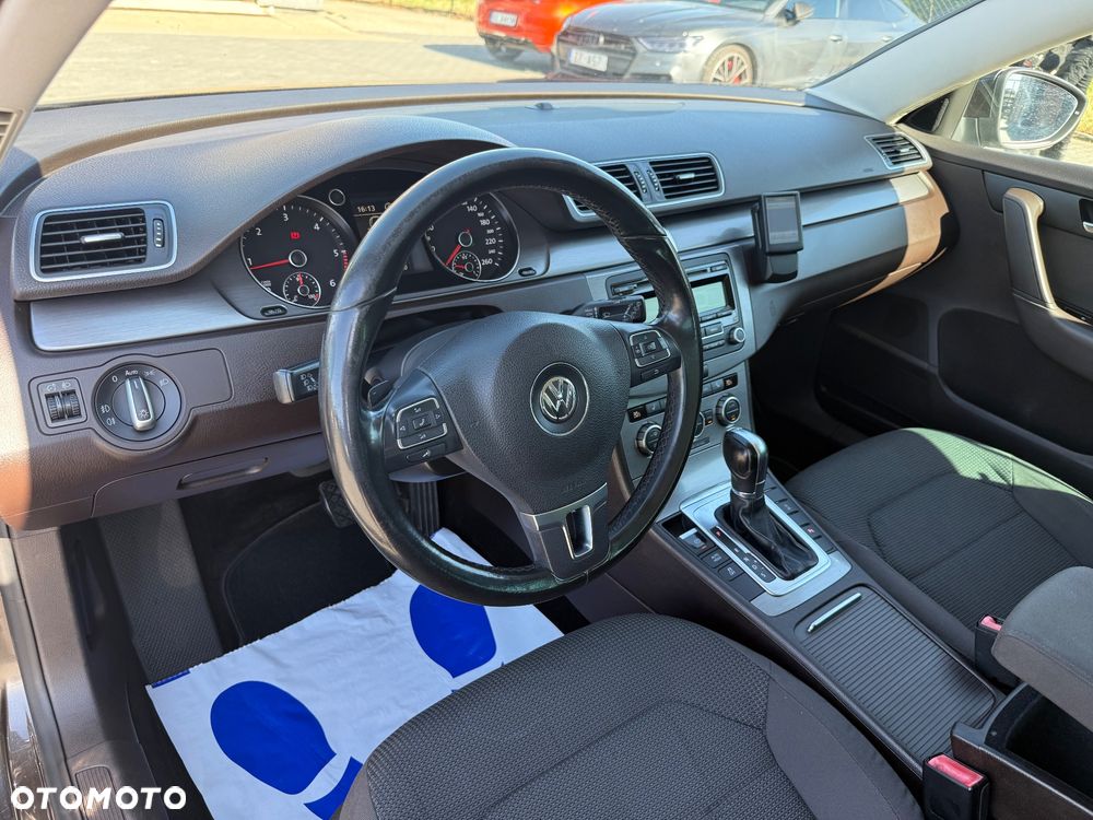 Volkswagen Passat 2.0 TDI Comfortline DSG - 11