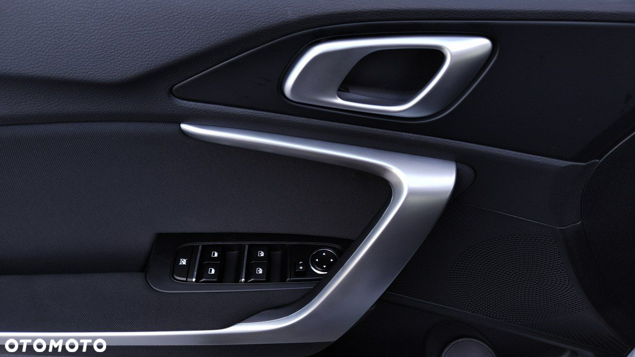 Kia Ceed - 8
