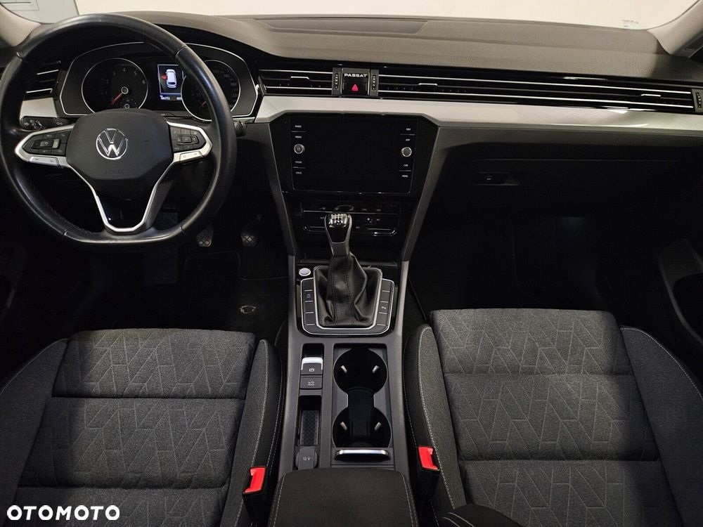 Volkswagen Passat - 12
