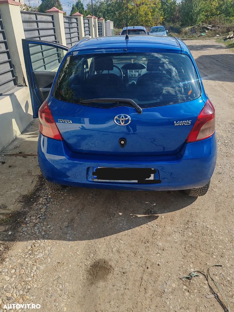 Toyota Yaris 1.3 Aut Luna - 2