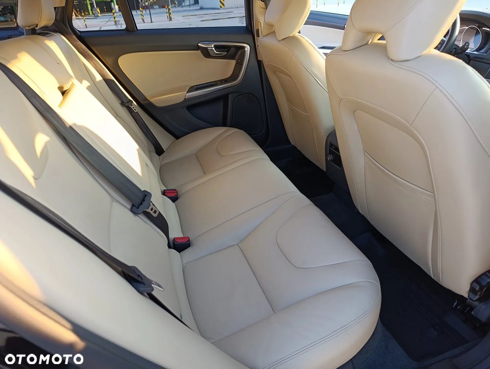 Volvo V60 Cross Country T5 AWD Summum - 38