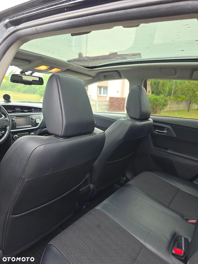 Toyota Auris 2.0 D-4D Prestige - 11