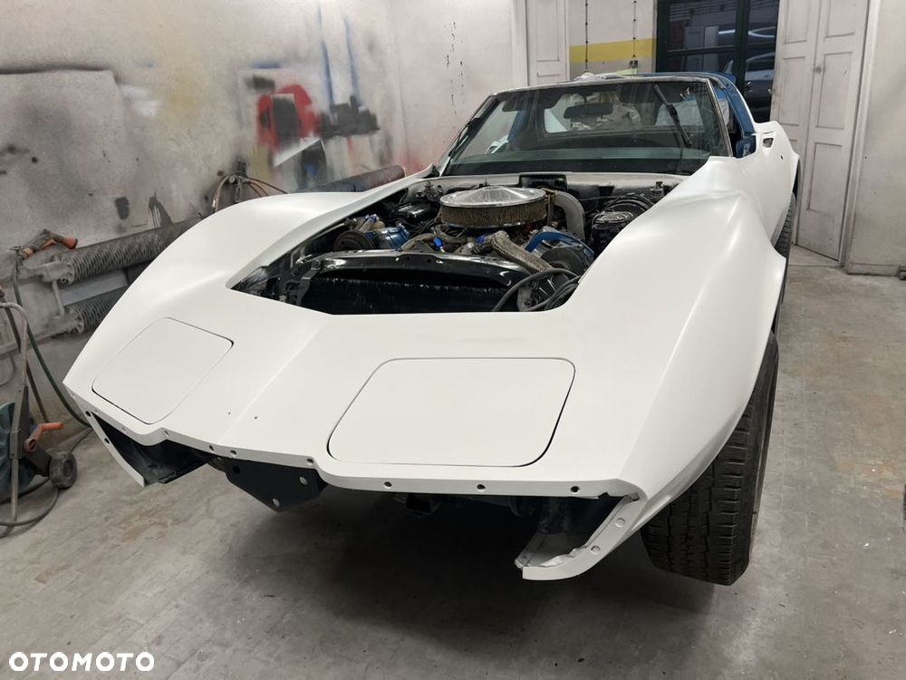 Chevrolet Corvette - 26