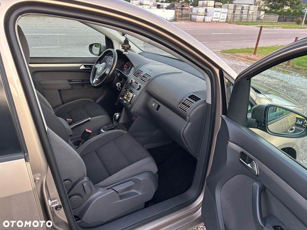 Volkswagen Touran - 10