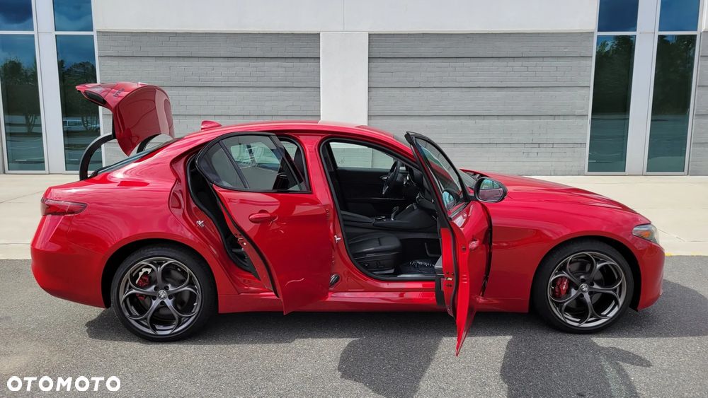 Alfa Romeo Giulia 2.0 Turbo 16V AT8-Q4 Ti - 14