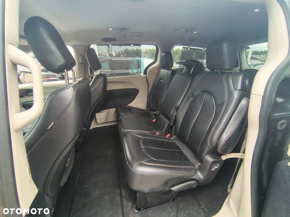 Chrysler Pacifica - 13
