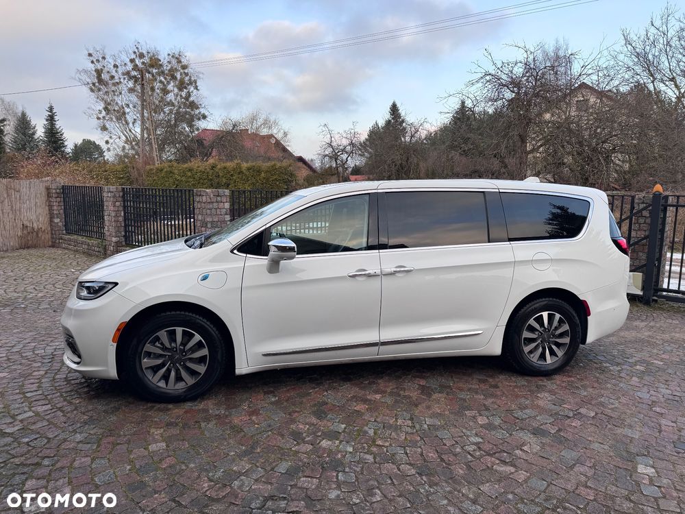 Chrysler Pacifica - 36