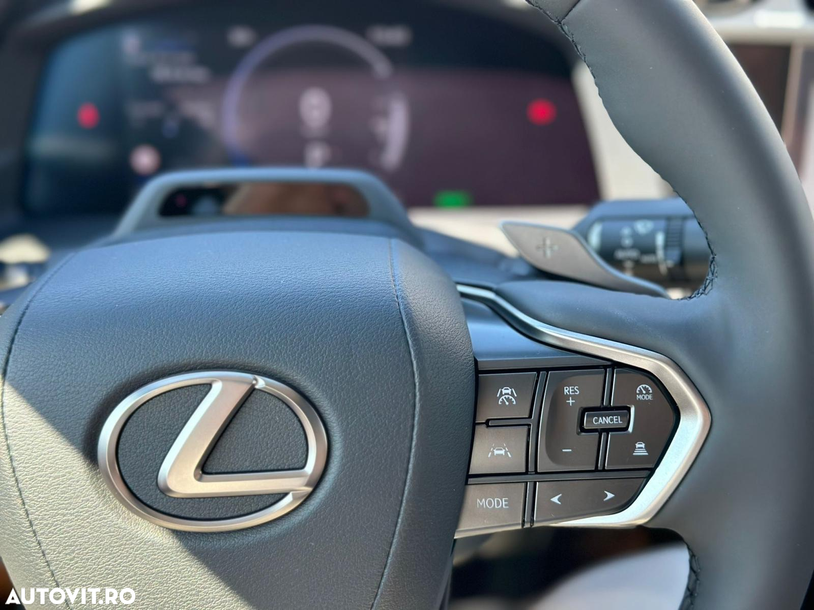 Lexus RZ - 28