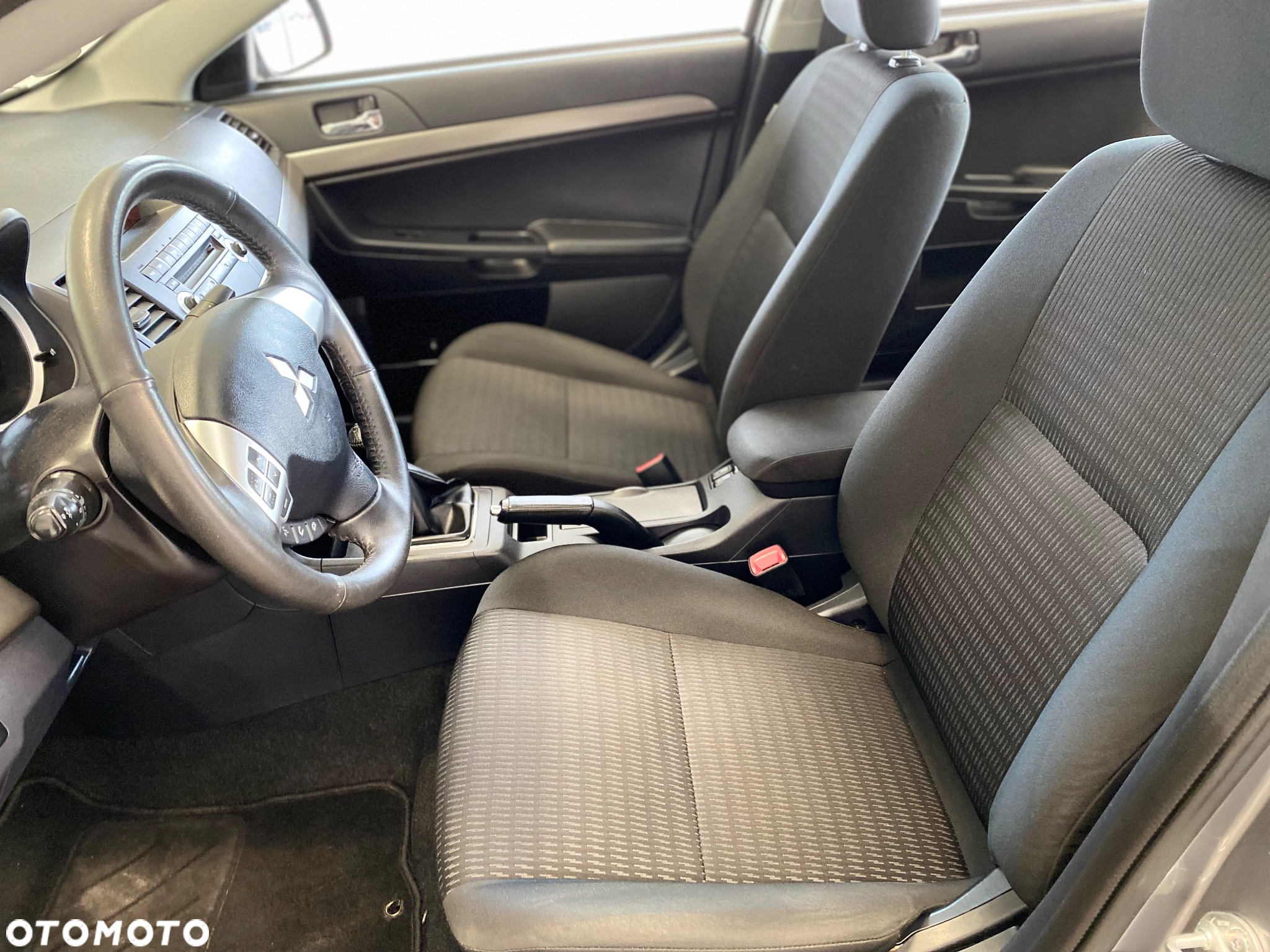 Mitsubishi Lancer 1.6 Invite - 8