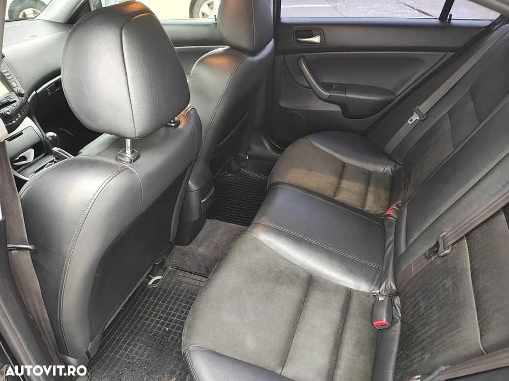 Honda Accord 2.0 i 4 Door - 9