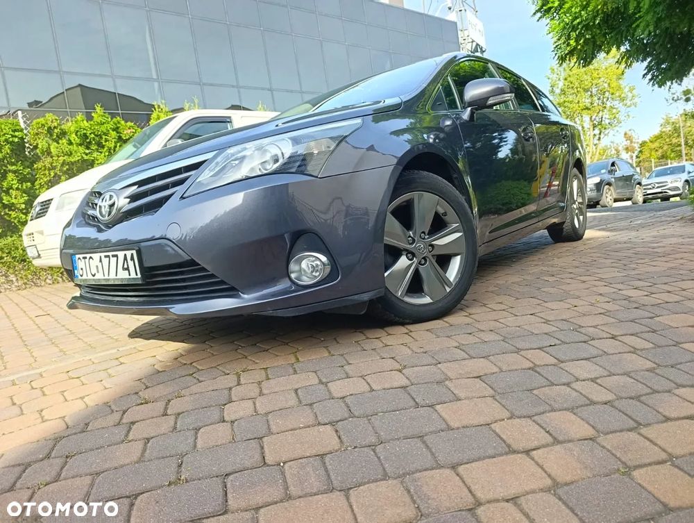Toyota Avensis 2.0 D-4D Premium - 2