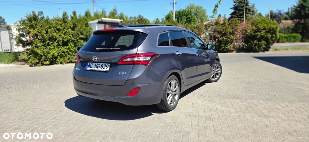 Hyundai i30 blue Kombi 1.6 GDi YES Gold - 13