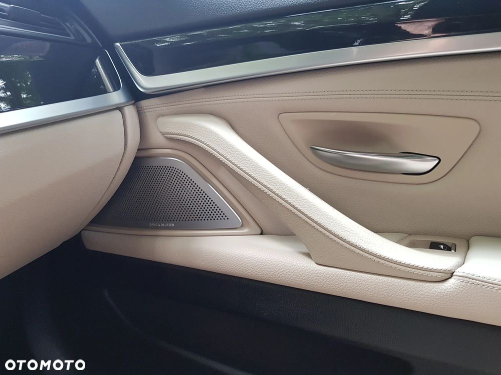 BMW Seria 5 528i xDrive - 24