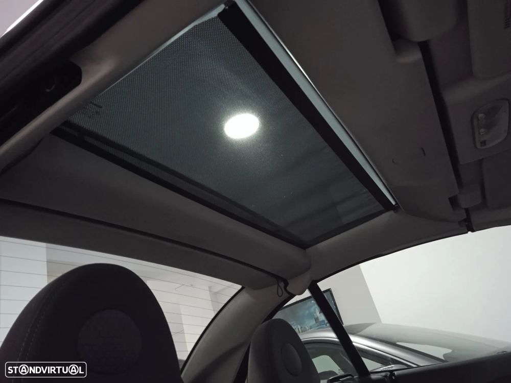 Nissan Micra CC 1.4 Tekna AC+JLL - 19