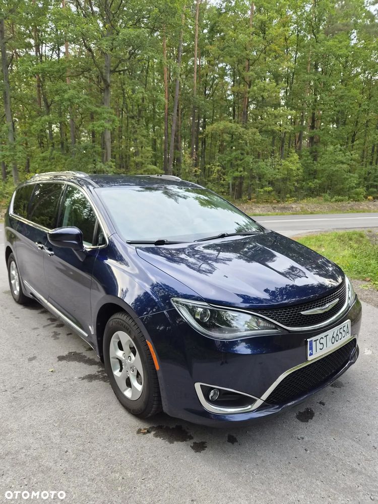 Chrysler Pacifica - 2