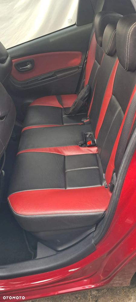Toyota Yaris Hybrid 100 Selection Platinum - 18