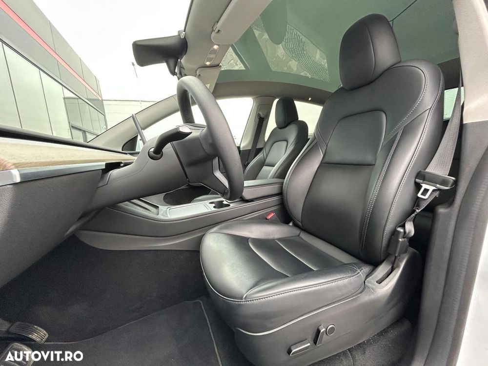 Tesla Model Y Long Range Dual Motor AWD - 13