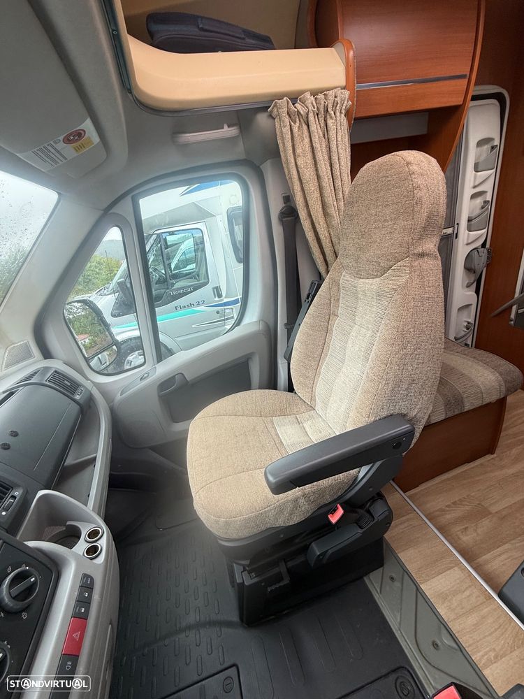 Chausson Welcome Welcome 88 cama transversal em suite - 25
