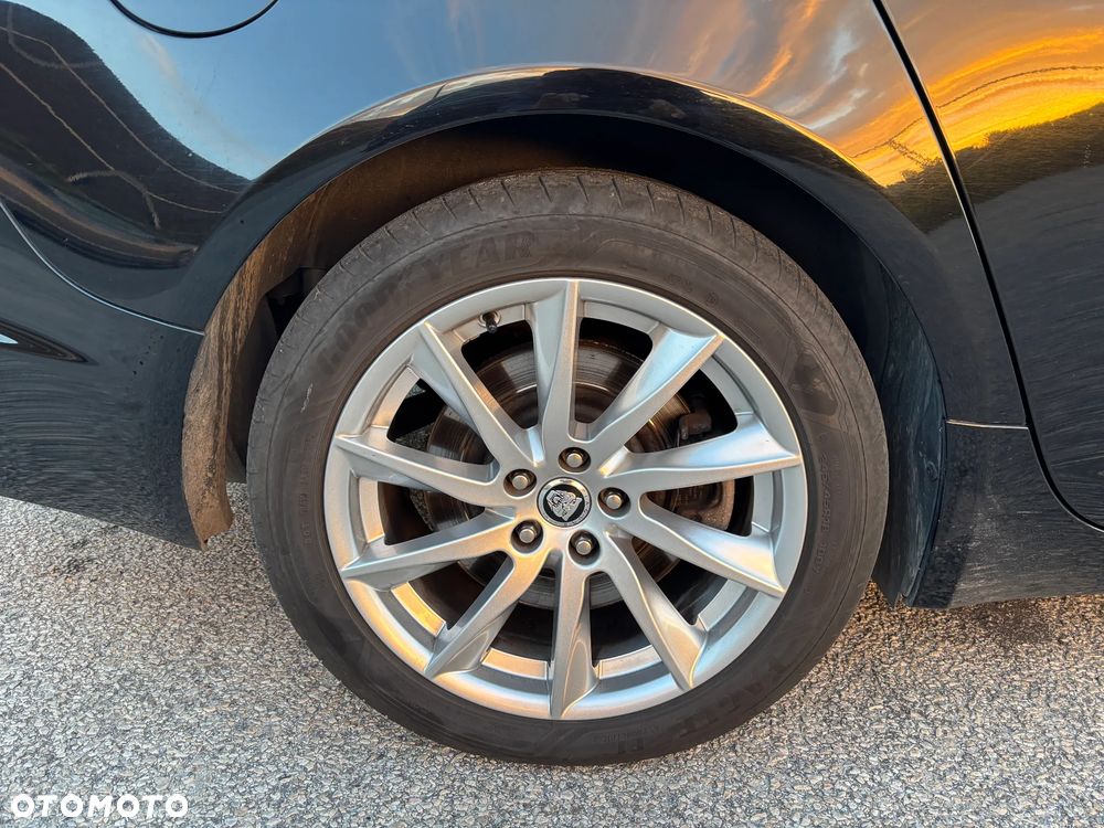 Jaguar XF 2.2 D Premium Luxury - 25