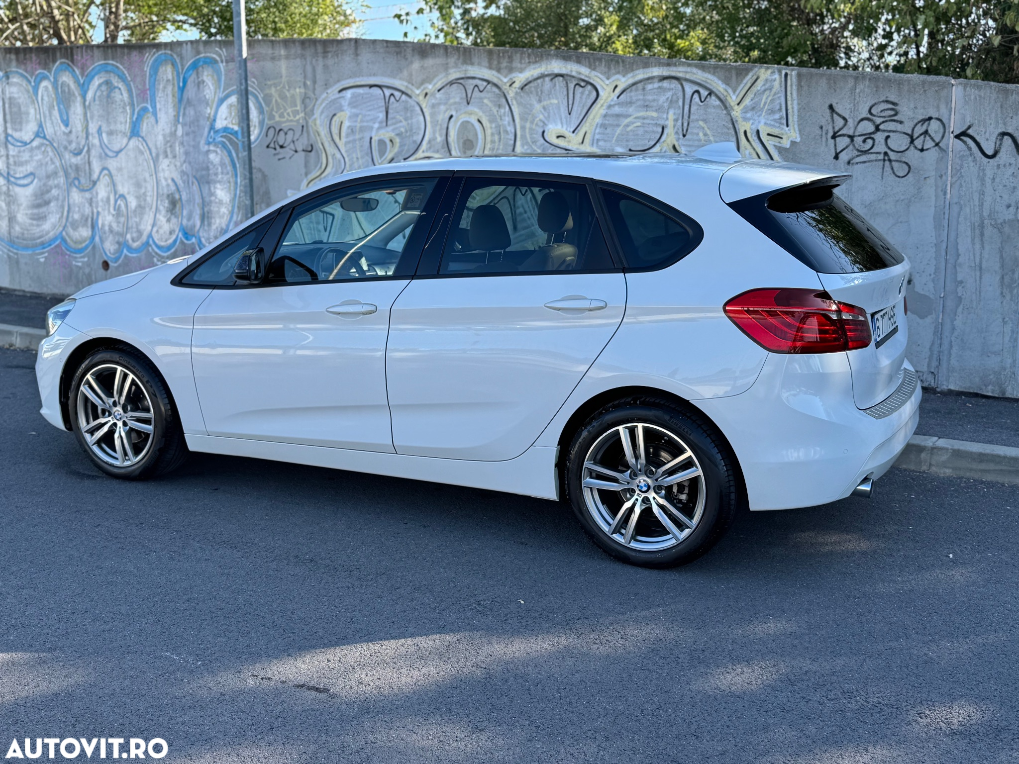 BMW Seria 2 216d Standard - 4