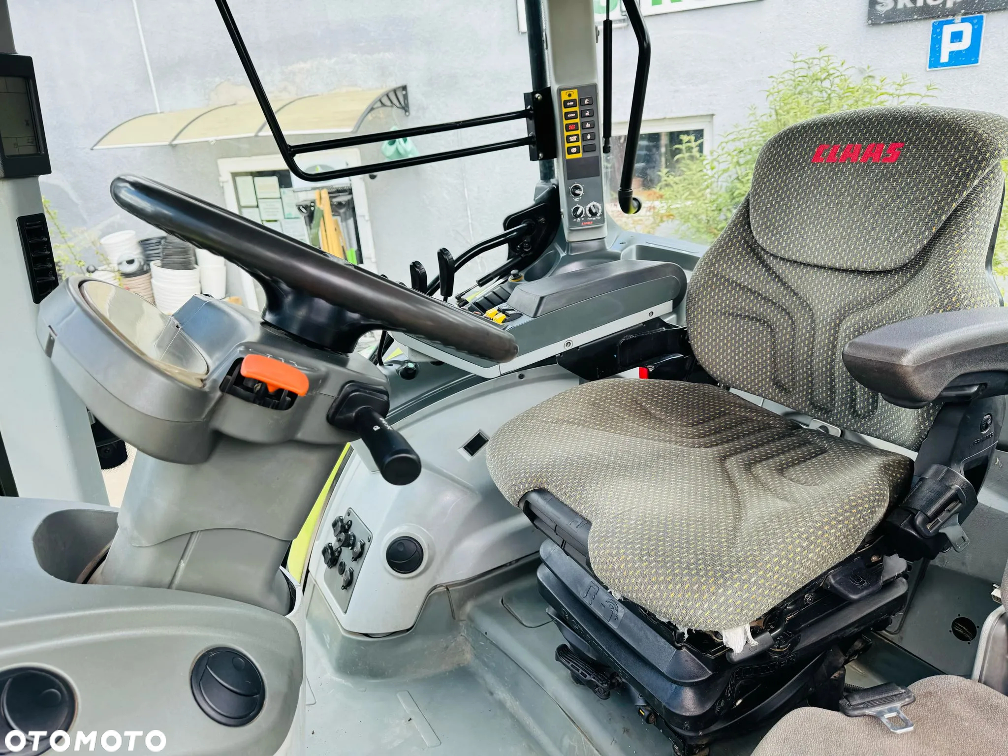 Claas Nexos 210F - 13