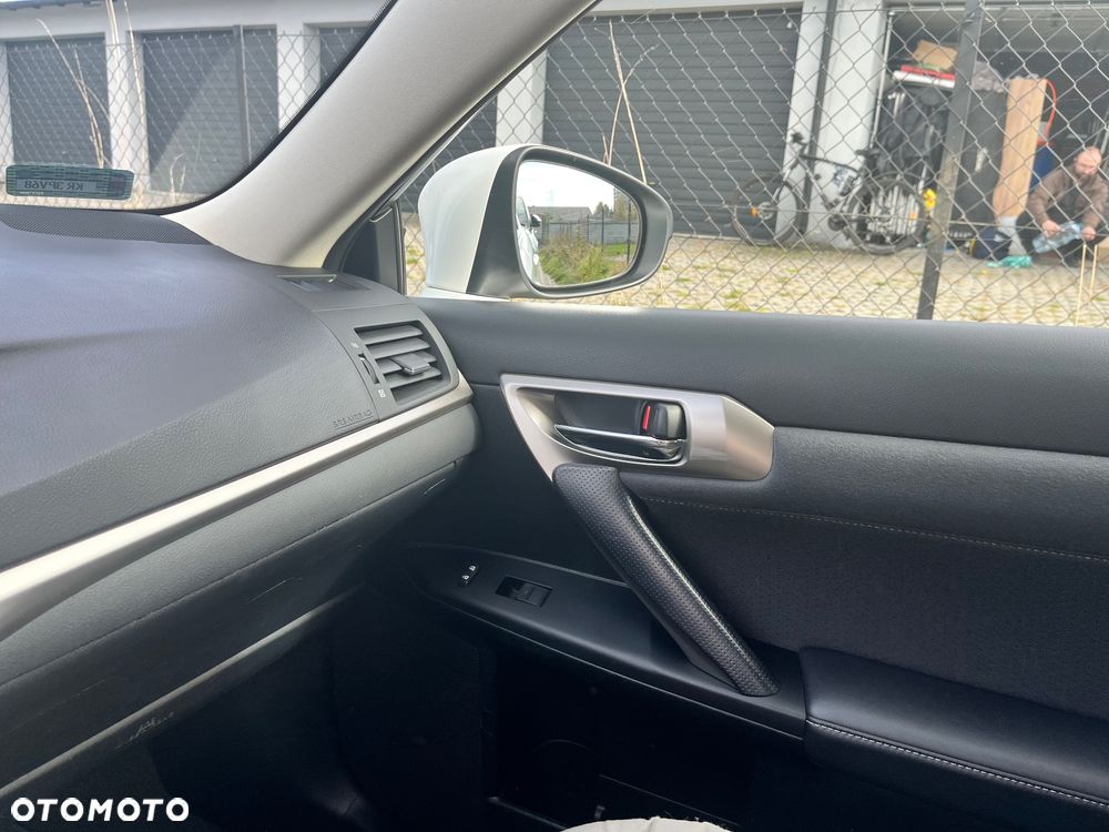 Lexus CT - 4