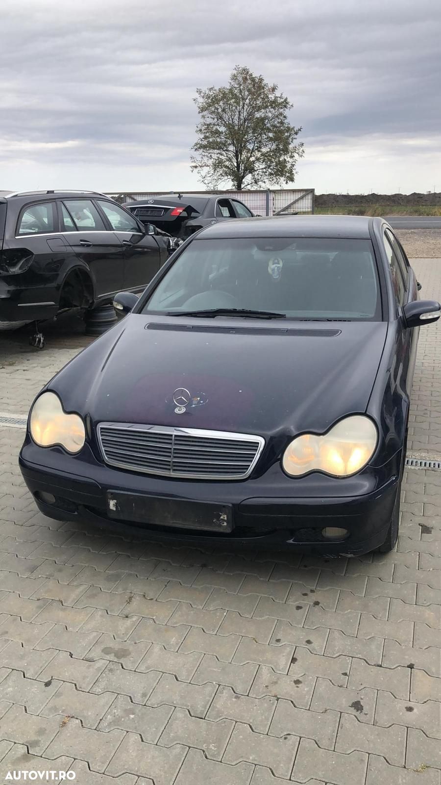 Dezmembram Mercedes-Benz C220 2.2 CDI an fabr. 2003 - 1