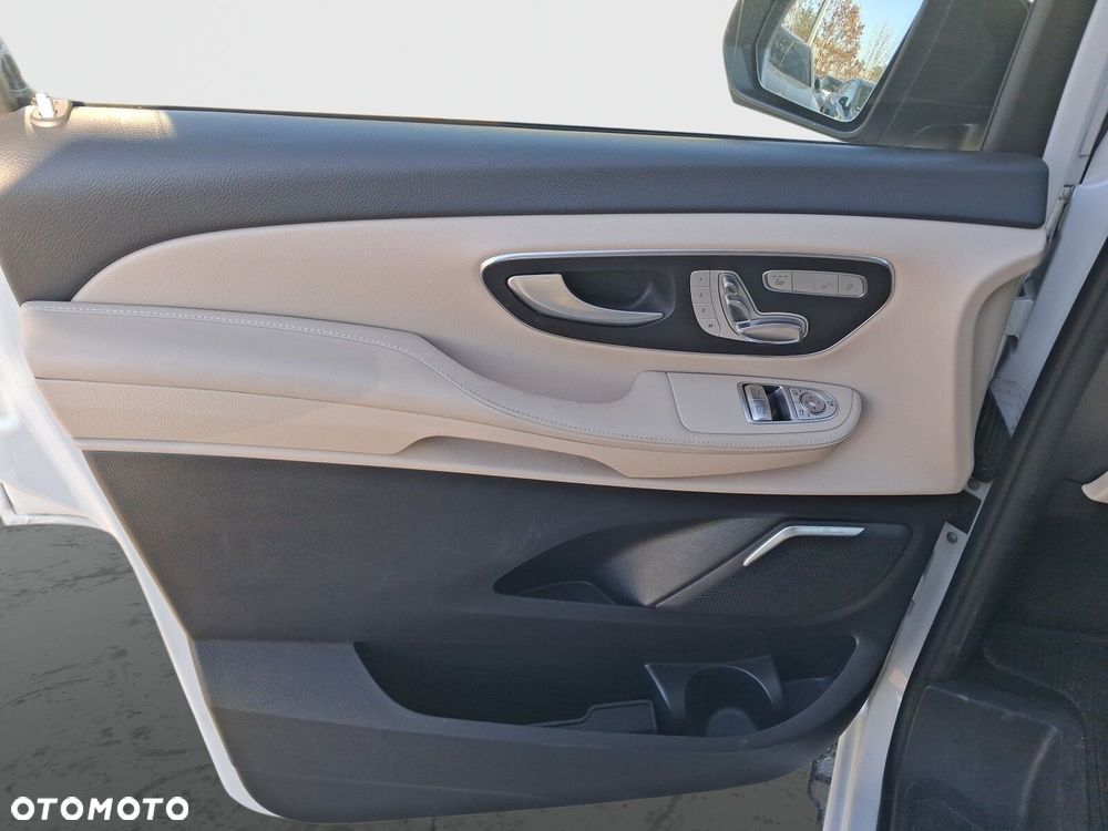 Mercedes-Benz Klasa V - 15