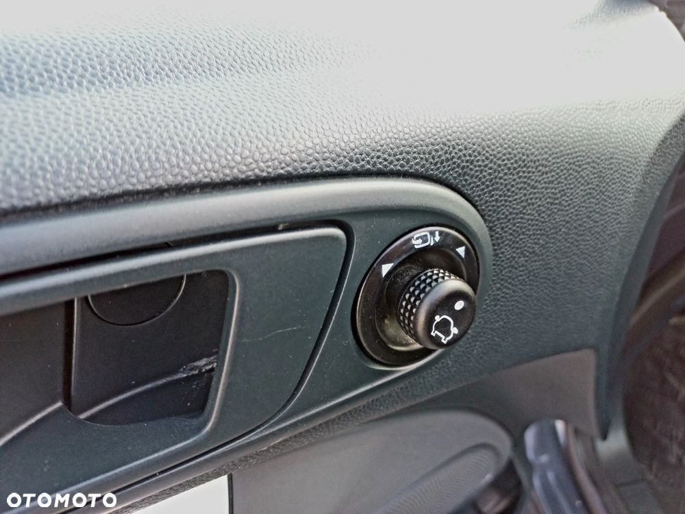 Ford Fiesta 1.4 Titanium - 24