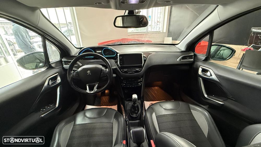 Peugeot 2008 PureTech 130 Allure - 18