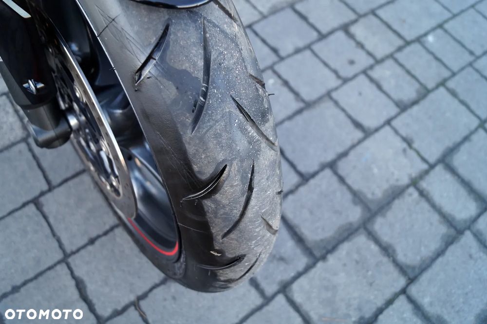 Triumph Street Triple - 14