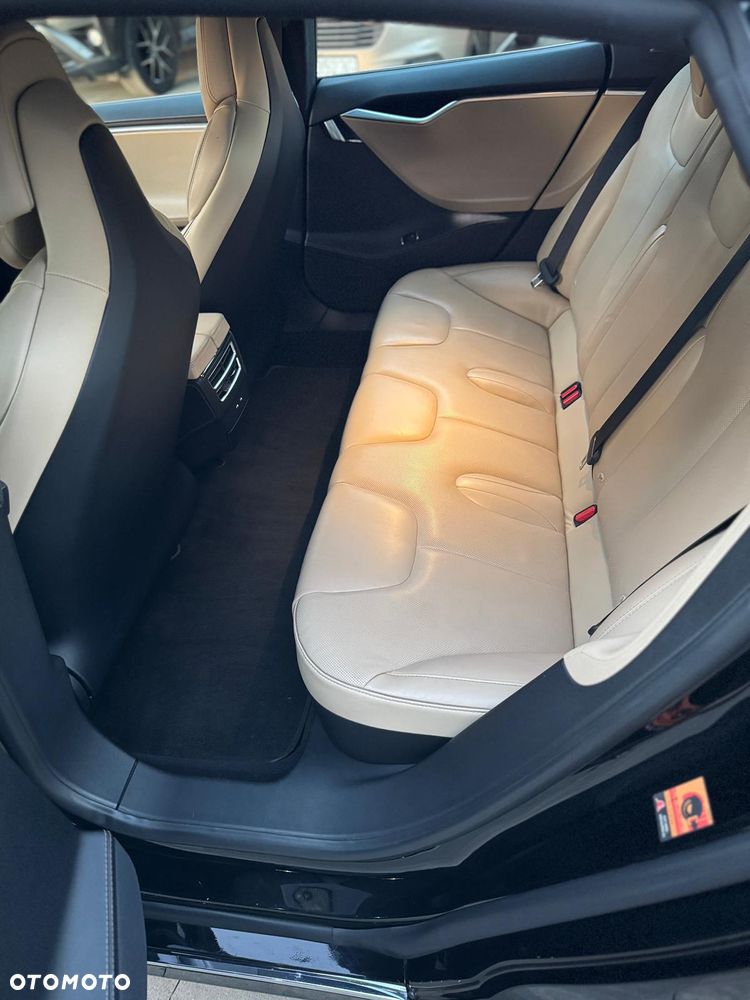 Tesla Model S - 37
