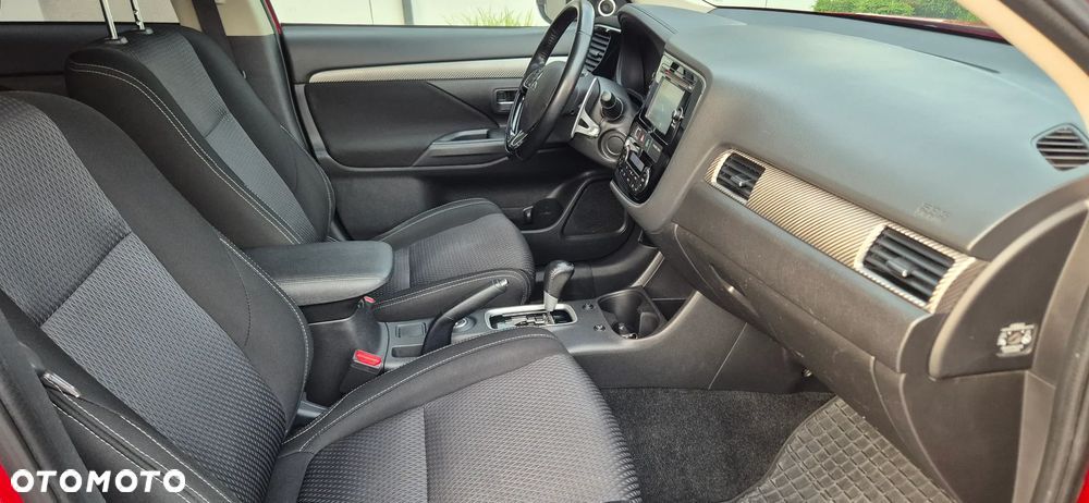 Mitsubishi Outlander 2.0 Intense + 4WD CVT - 28