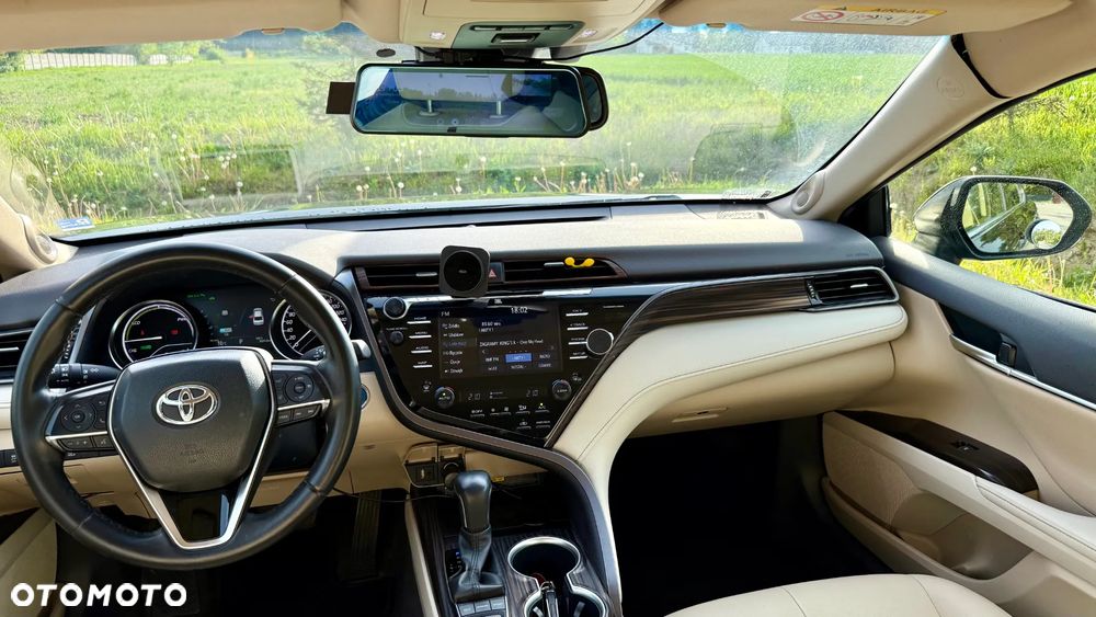 Toyota Camry 2.5 Hybrid Executive CVT - 12