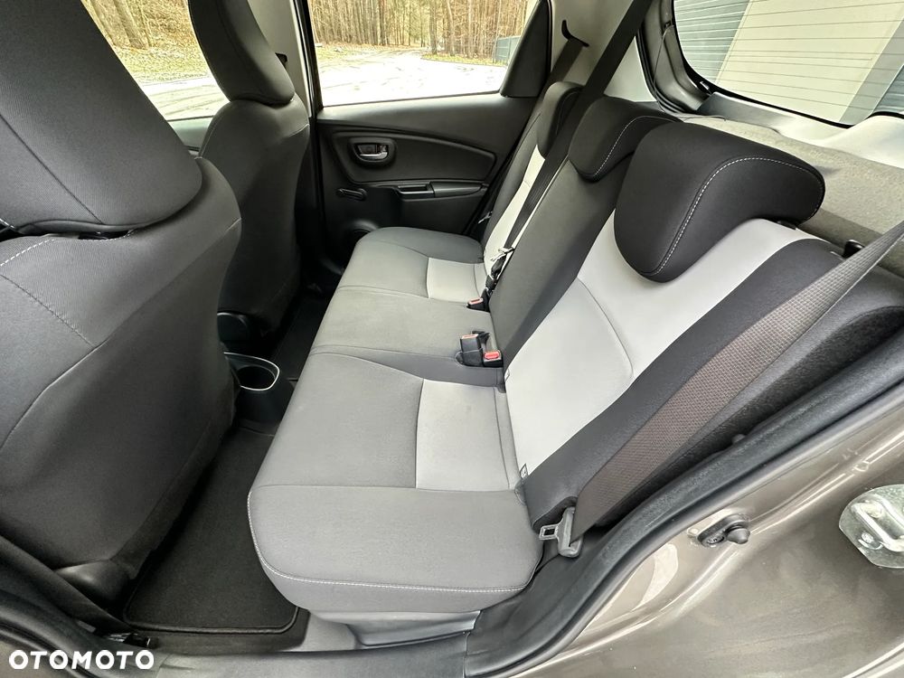 Toyota Yaris Hybrid 100 Business Edition - 19