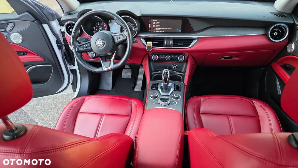 Alfa Romeo Stelvio 2.0 Turbo 16V AT8-Q4 Ti - 18