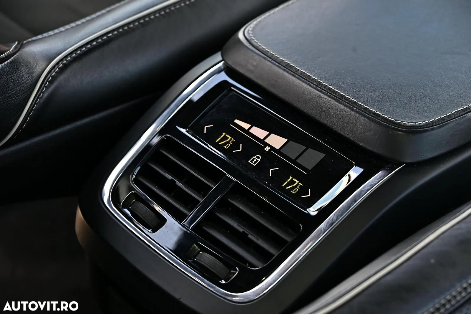 Volvo XC 90 D5 AWD R-Design - 23