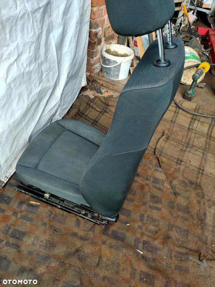 fotel siedzenie prawy przód e87 lift 5drzwi - 10