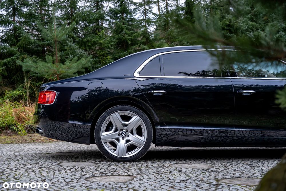 Bentley Flying Spur Mulliner - 16