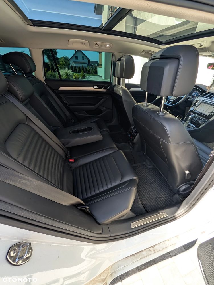 Volkswagen Passat - 16